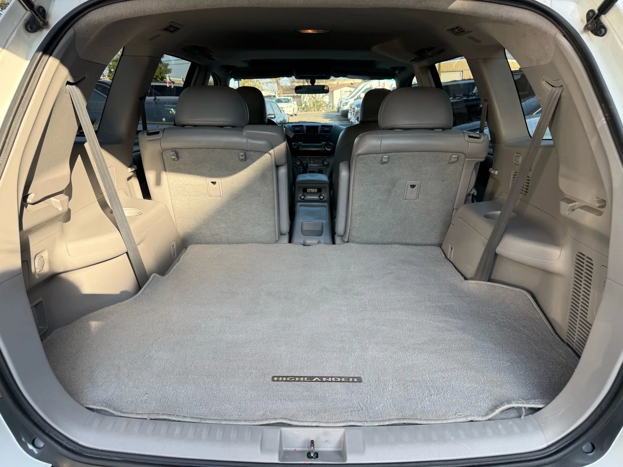 Used 2010 Toyota Highlander SE image 21