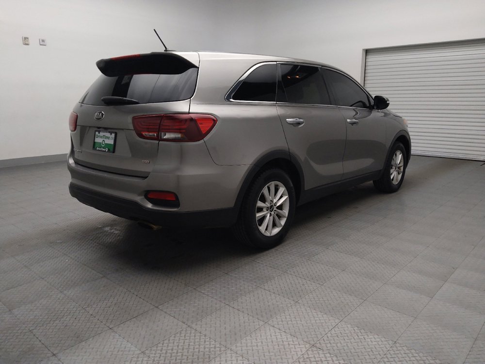 Used 2019 Kia Sorento LX image 9