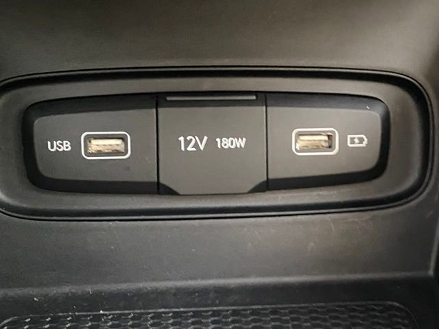 Used 2022 Hyundai Venue SEL image 22