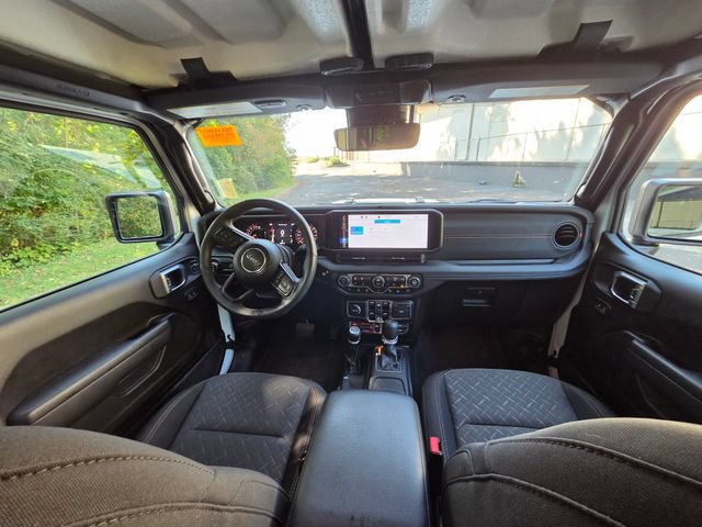 Used 2024 Jeep Gladiator Mojave w/ Technology Group AWD/4WD image 30
