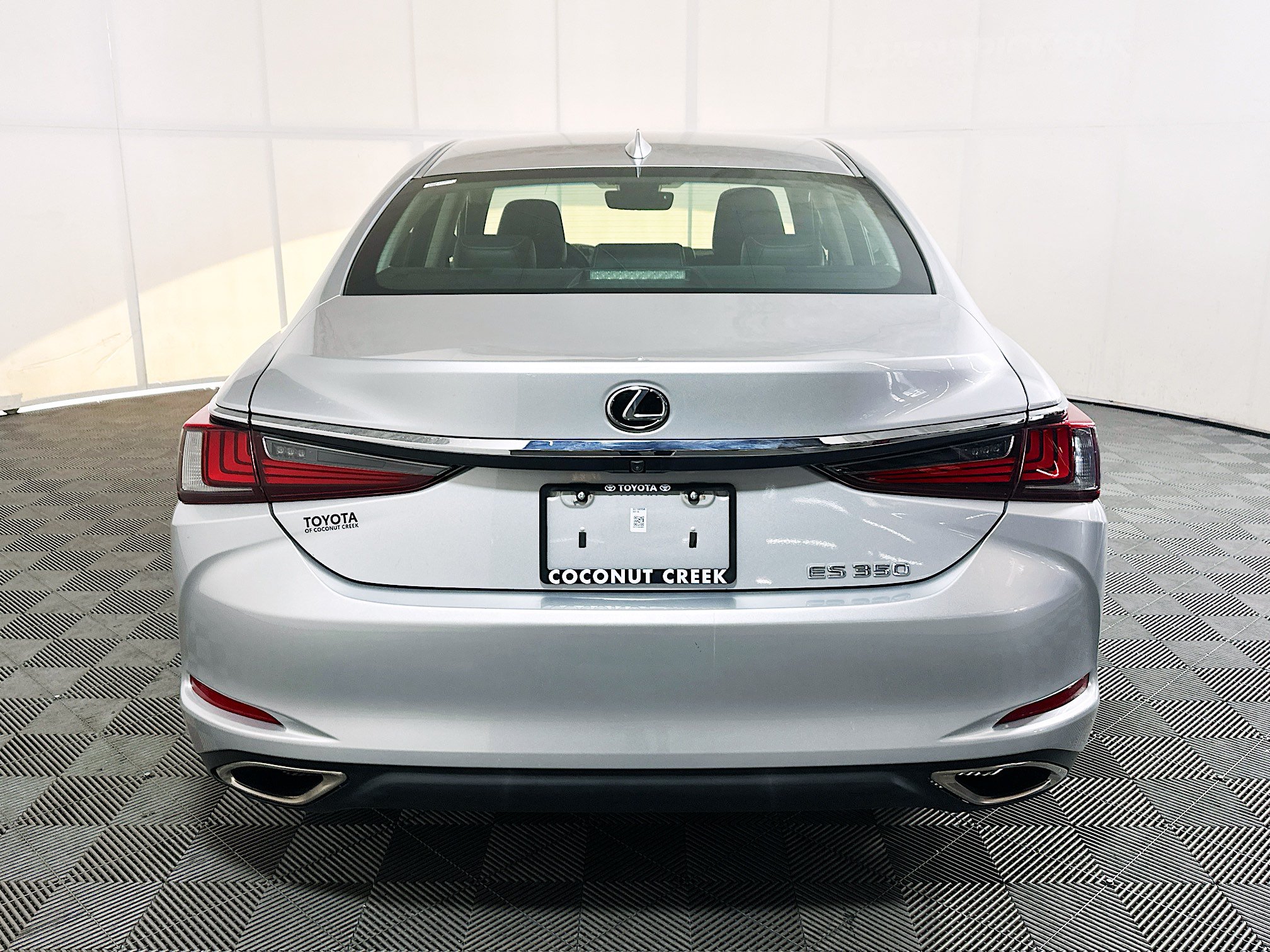 Used 2021 Lexus ES 350 w/ Accessory Package FWD image 4