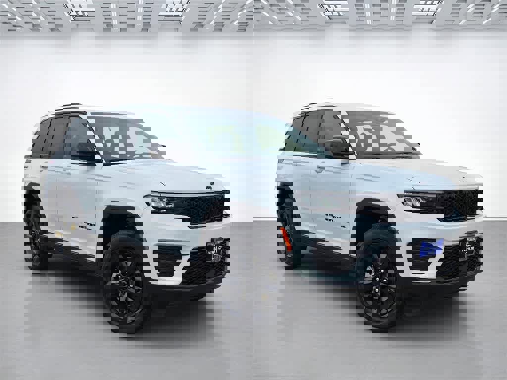 New 2025 Jeep Grand Cherokee Altitude image 8