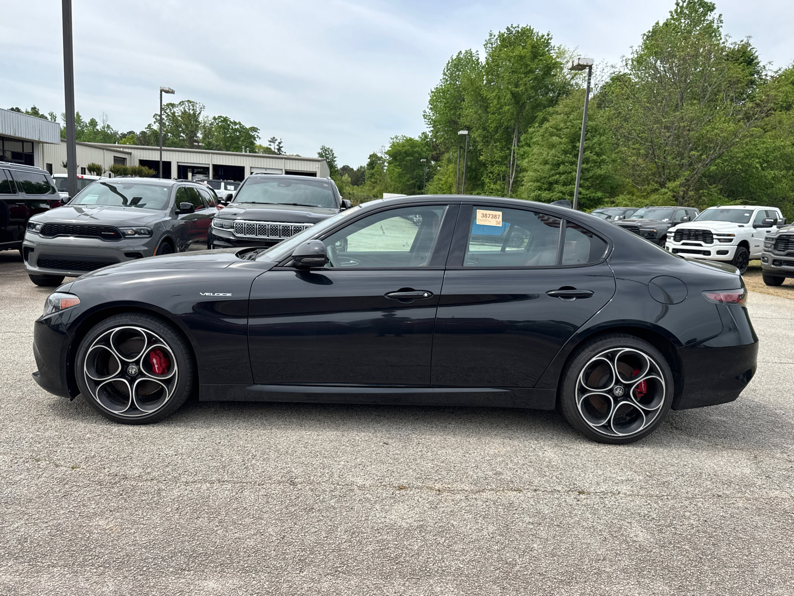 Used 2024 Alfa Romeo Giulia Veloce AWD/4WD image 8