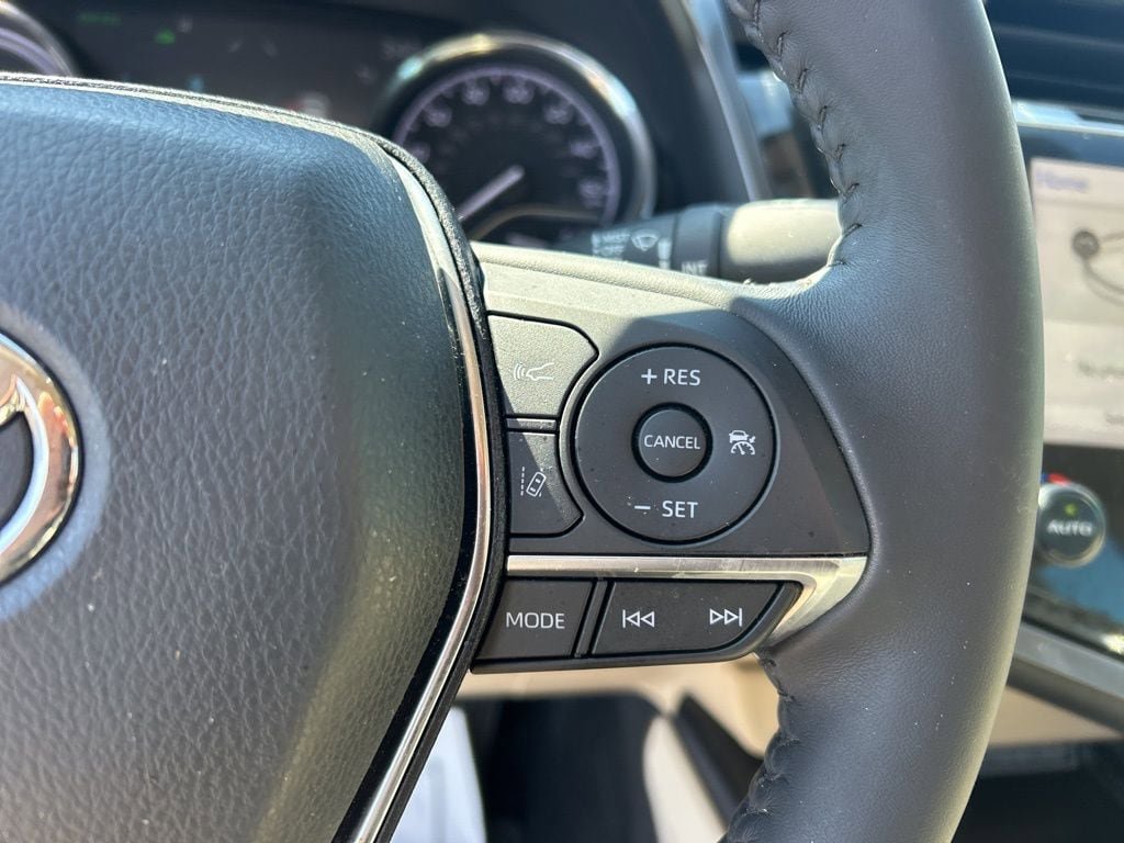 Used 2020 Toyota Camry XLE image 8