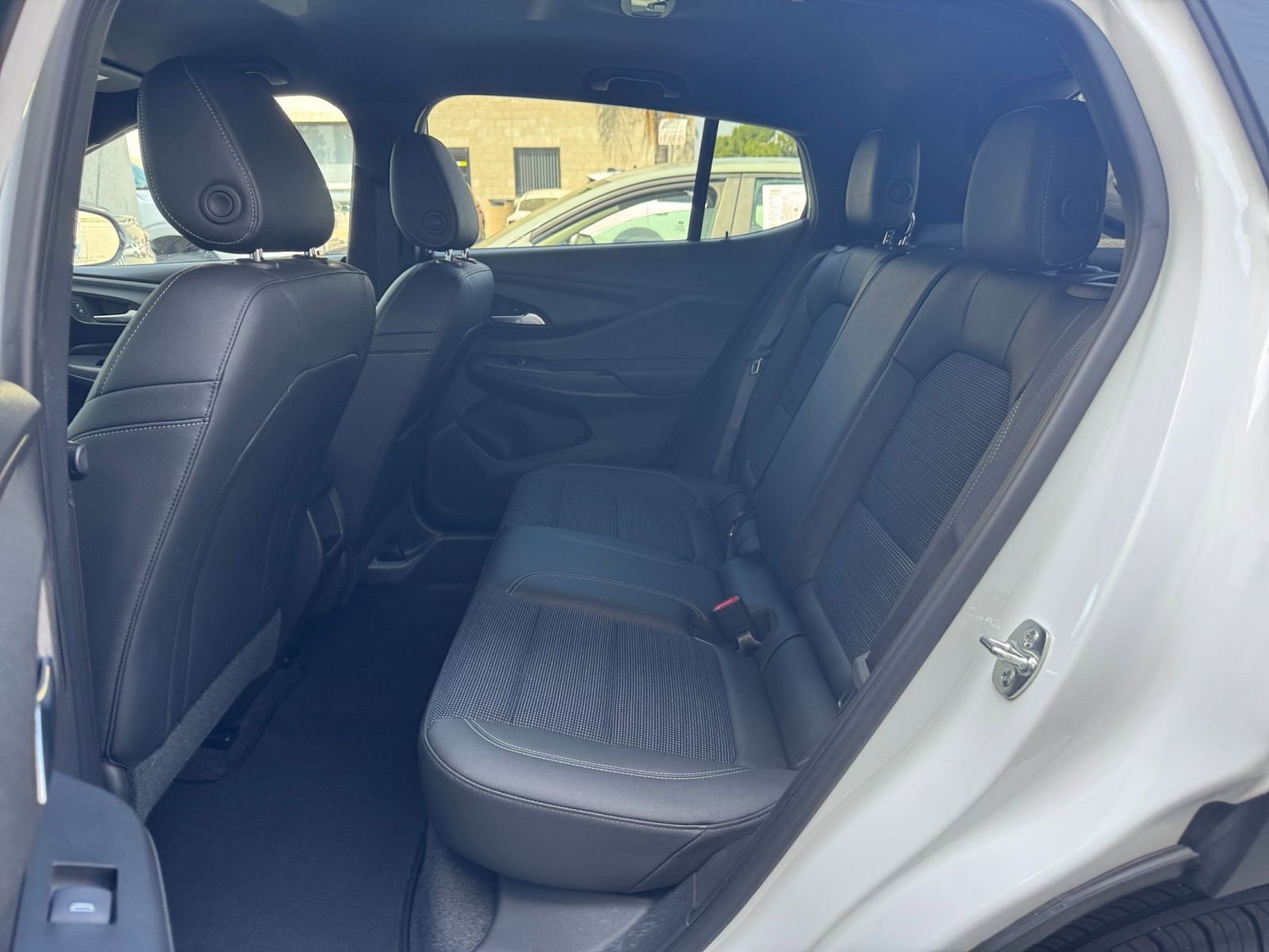 Used 2025 Buick Envista Preferred image 25