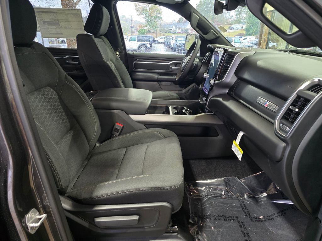 New 2026 RAM 1500 4x4 Crew Cab image 25