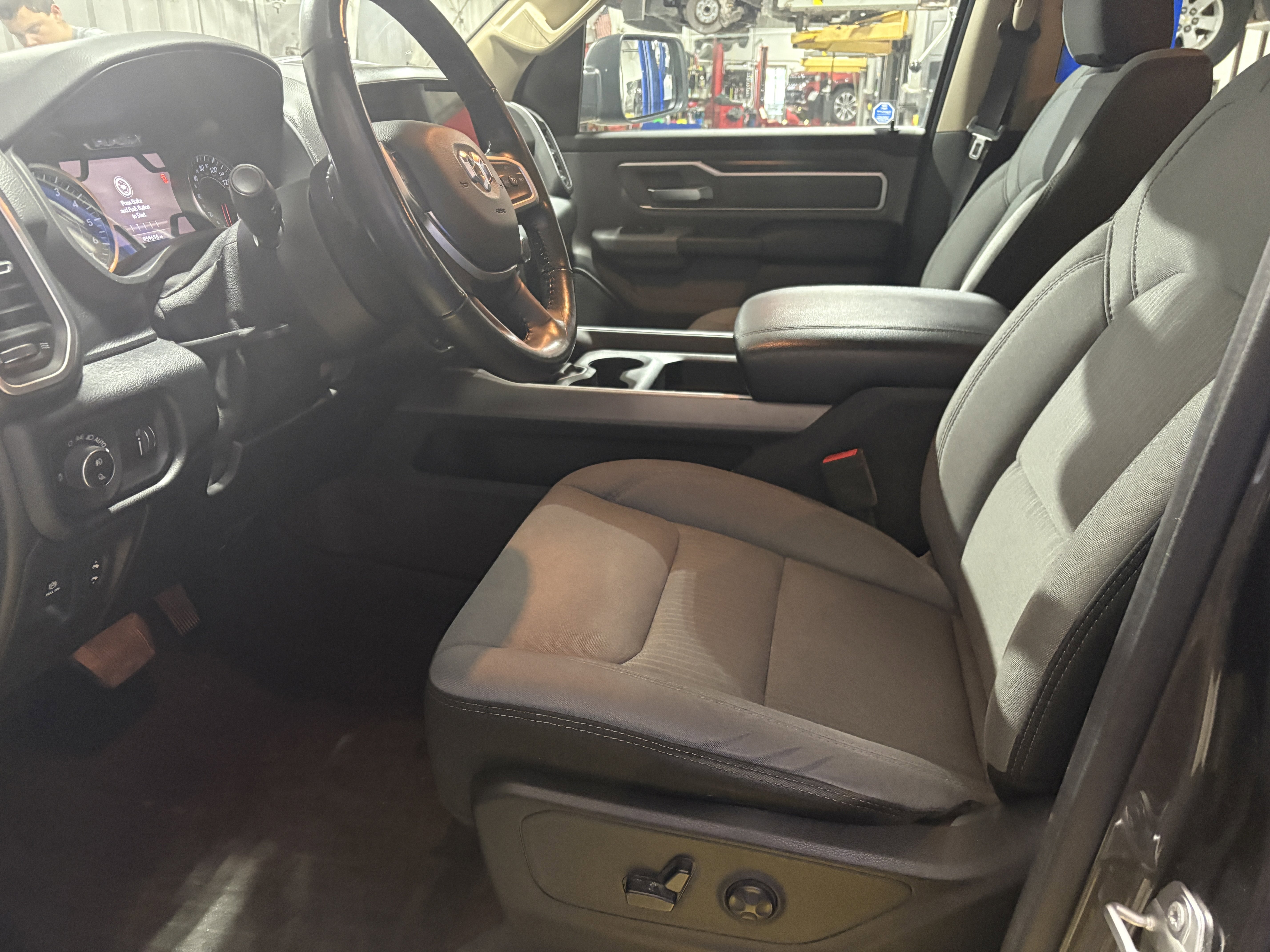 Used 2020 RAM 1500 Big Horn AWD/4WD image 6