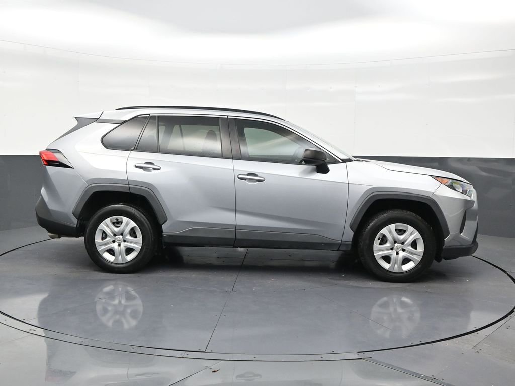 Used 2020 Toyota RAV4 LE FWD image 6