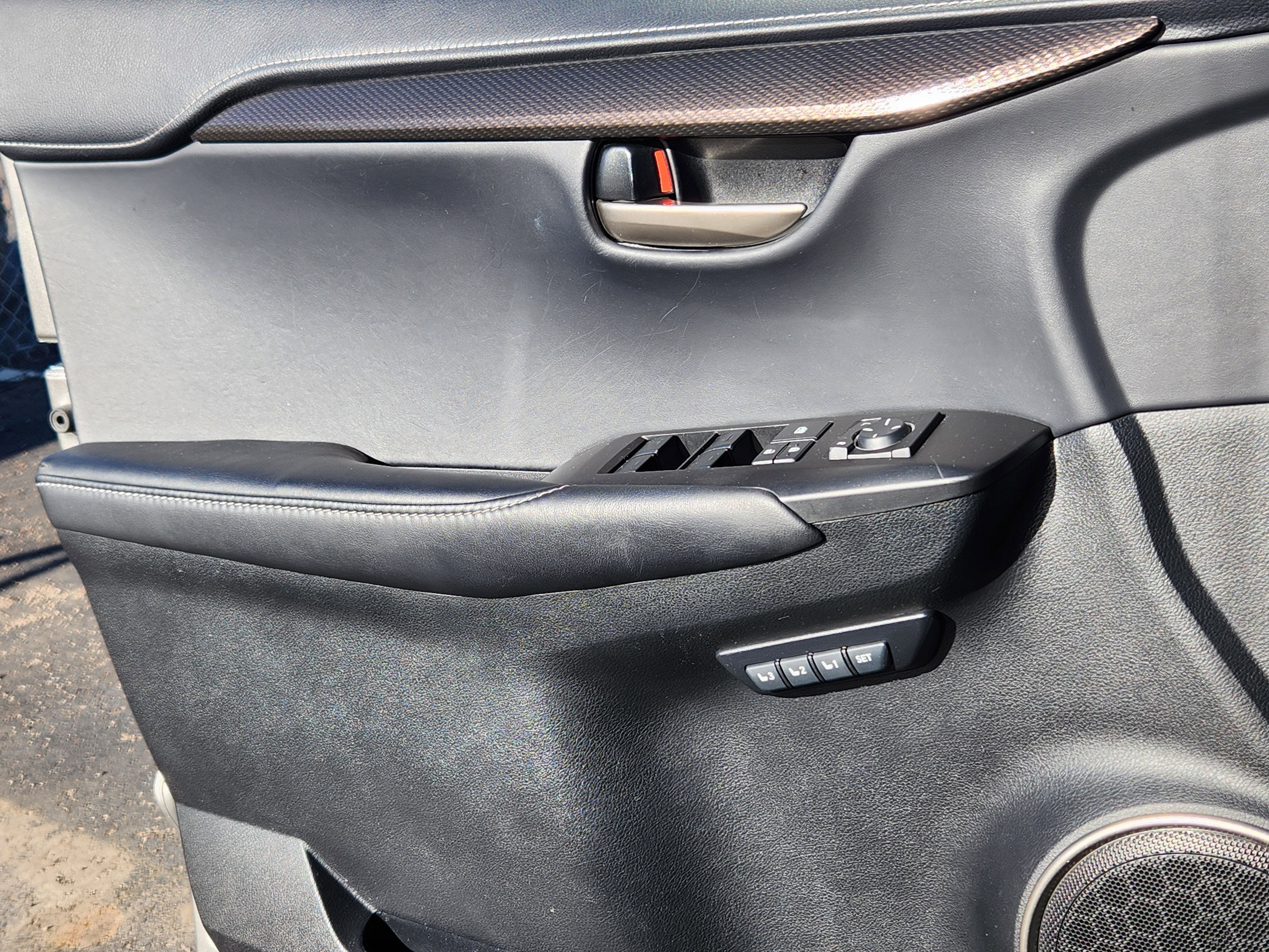 Used 2017 Lexus NX 300h AWD image 12