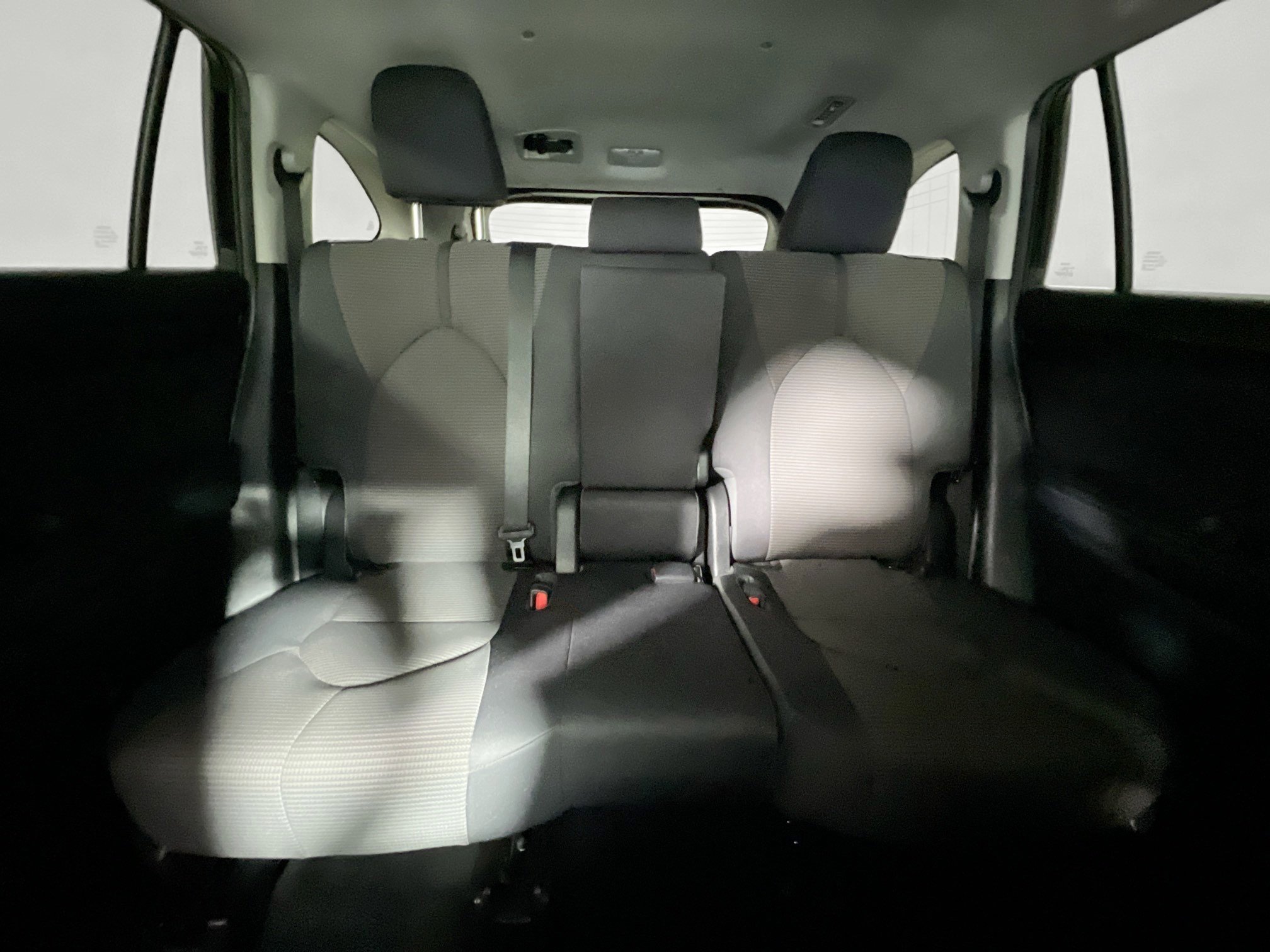 Used 2023 Toyota Highlander L FWD image 33