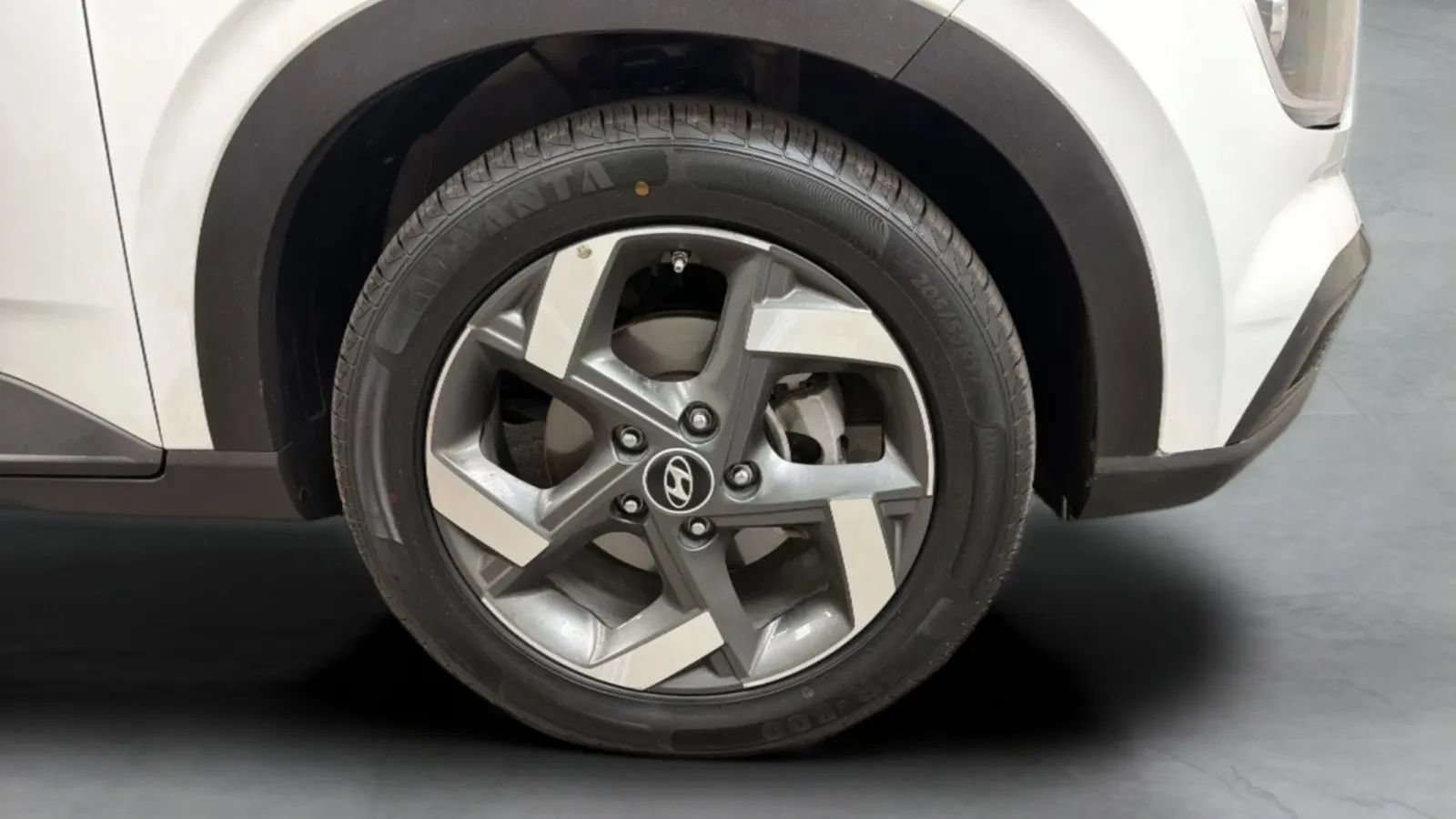 Used 2025 Hyundai Venue SEL FWD image 24