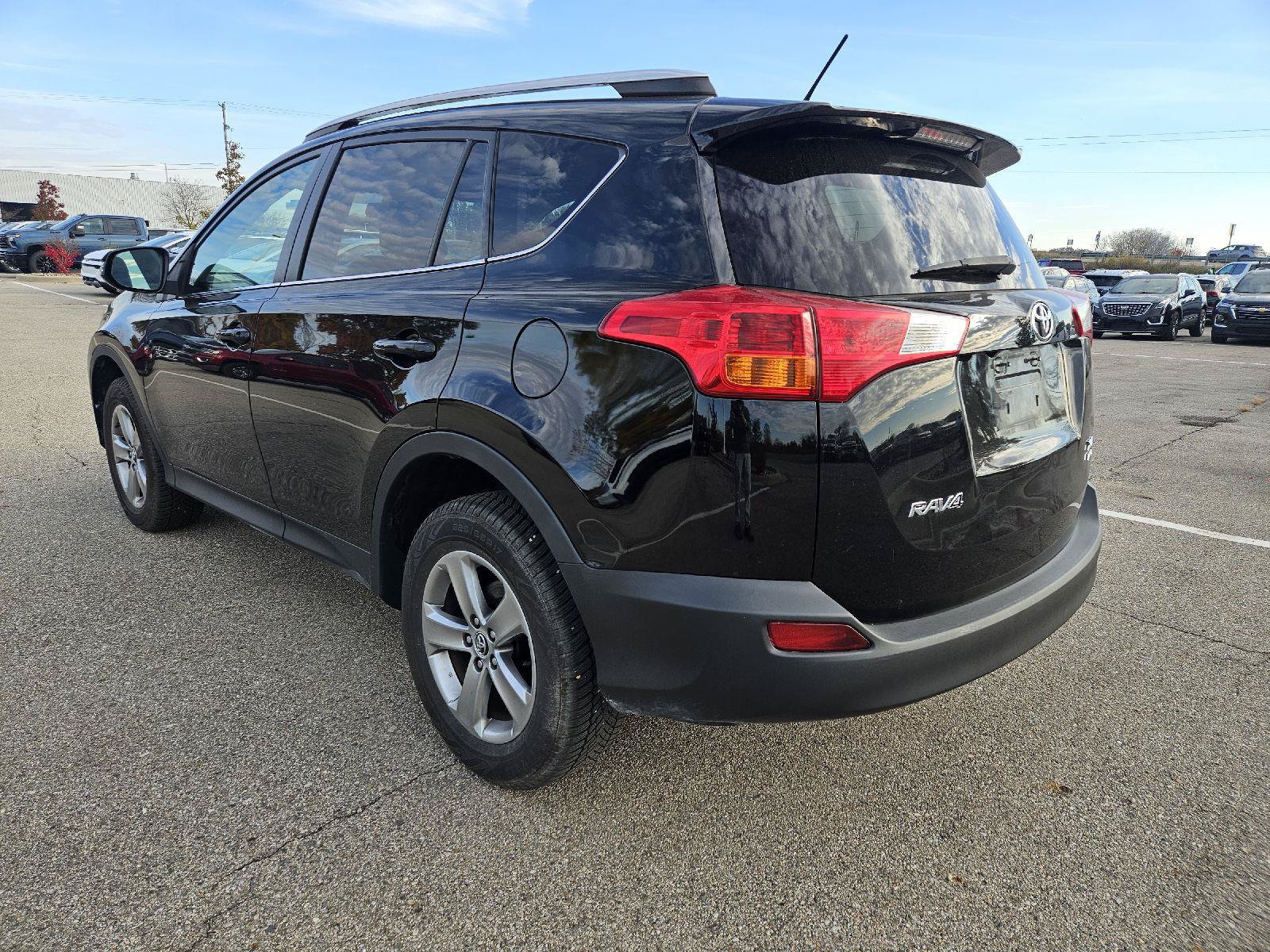 Used 2015 Toyota RAV4 XLE AWD/4WD image 9