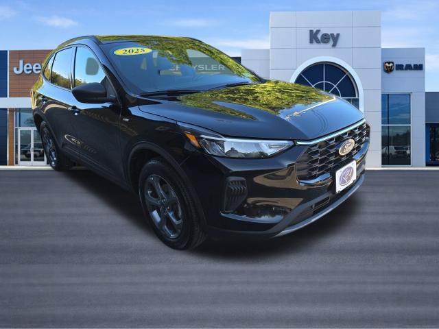 Used 2025 Ford Escape ST-Line AWD/4WD image 3