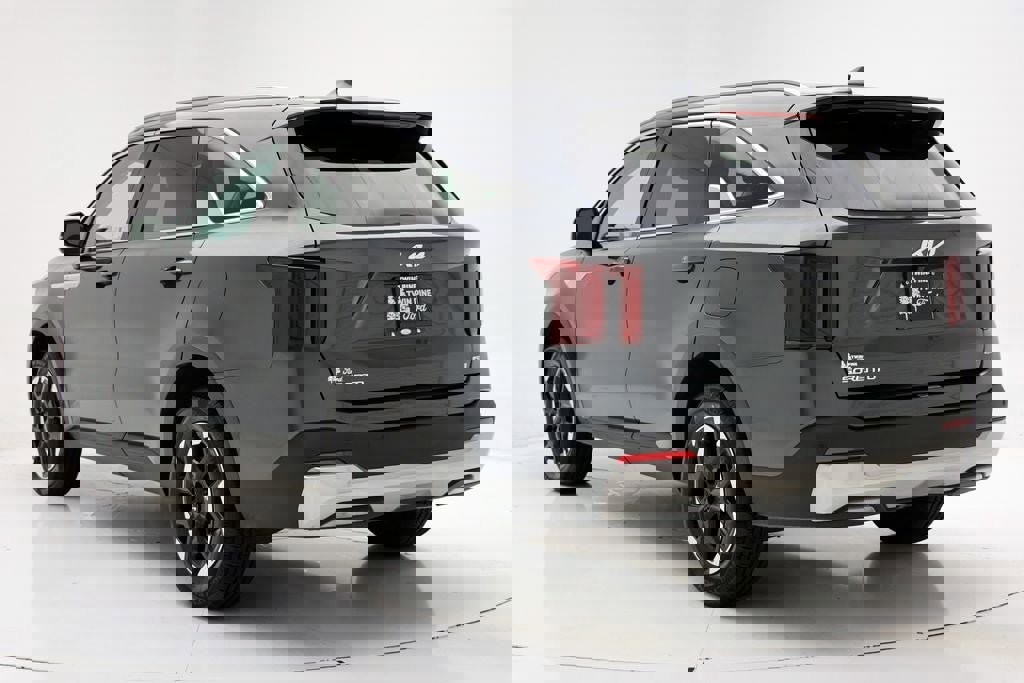 Used 2024 Kia Sorento S image 8