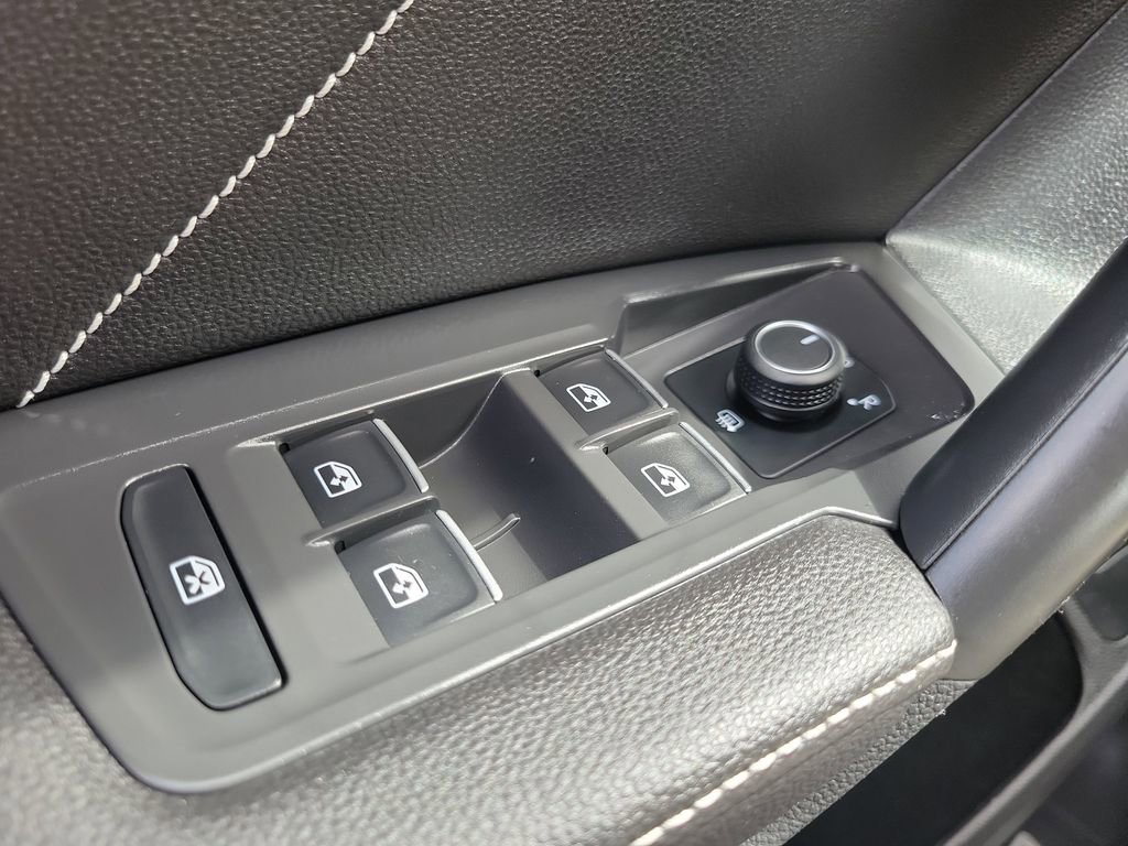 Used 2022 Volkswagen Tiguan SE R-Line image 23