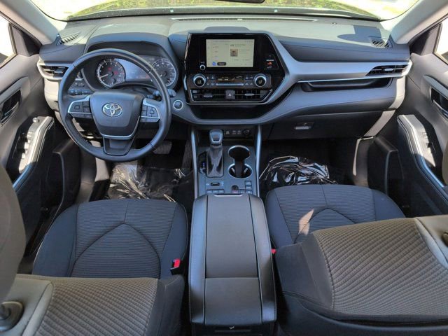 Used 2024 Toyota Highlander LE image 25