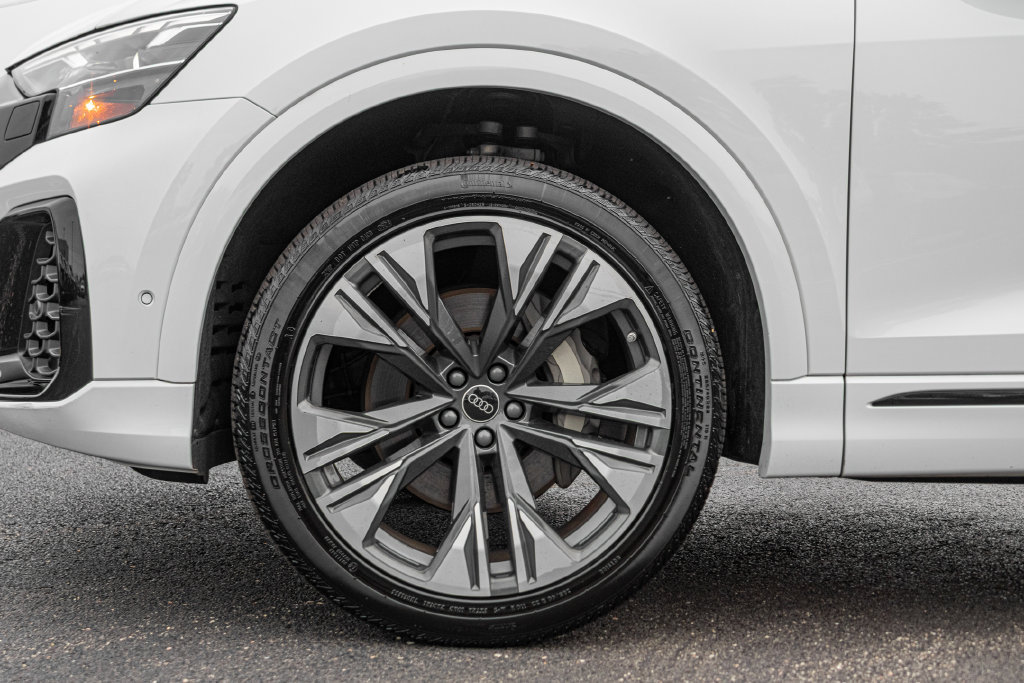Used 2025 Audi Q8 Premium Plus AWD/4WD image 37