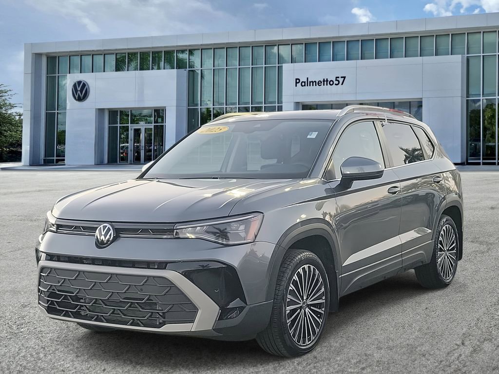 Used 2025 Volkswagen Taos SE w/ Panoramic Sunroof Package image 3