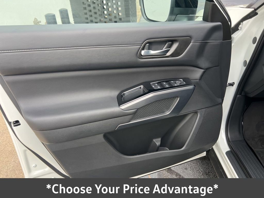 Used 2023 Nissan Pathfinder SL image 40