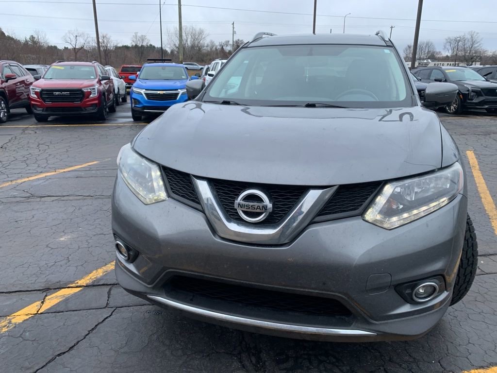 Used 2016 Nissan Rogue SV w/ SV Premium Package image 4