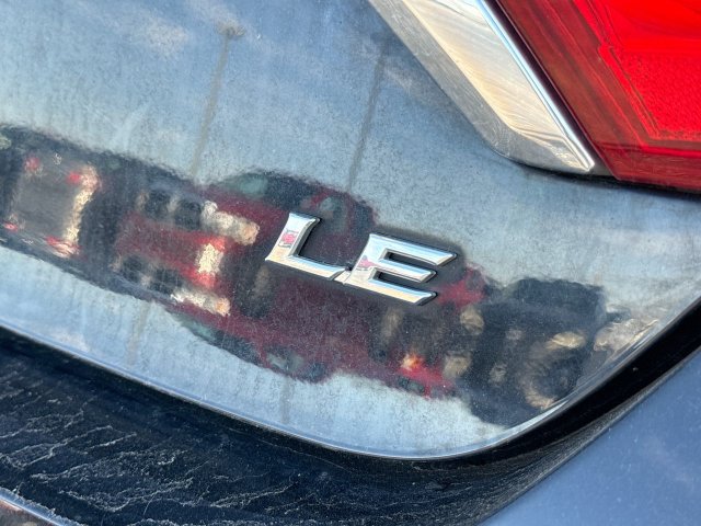 Used 2015 Toyota Camry LE FWD image 6
