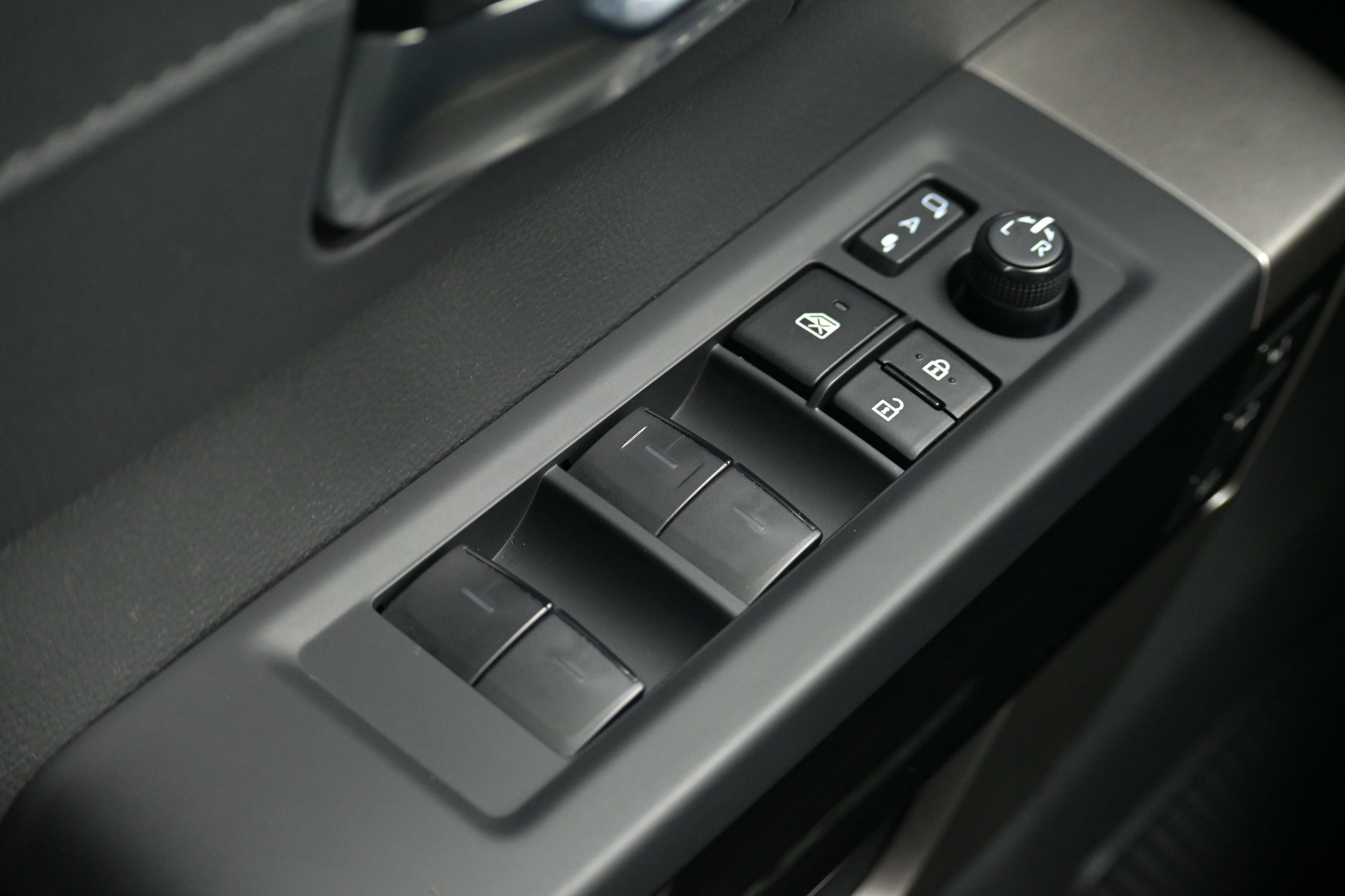 Used 2025 Toyota Sequoia Limited image 25