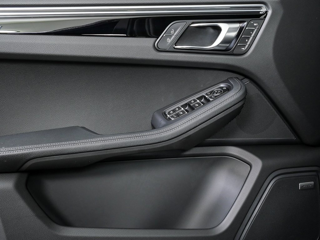 New 2026 Porsche Macan image 6