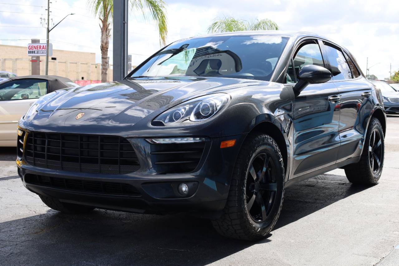 Used 2018 Porsche Macan AWD/4WD image 2