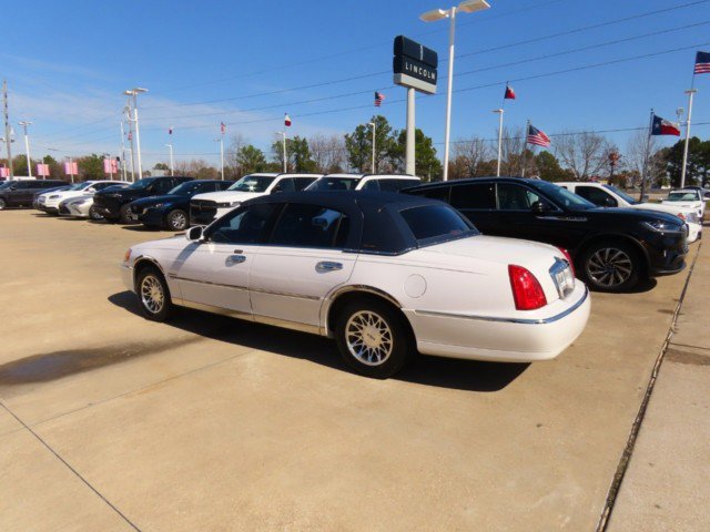 Used 2000 Lincoln Town Car Signature image 13
