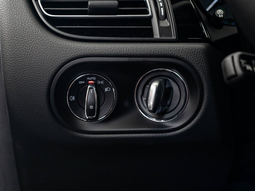 Certified 2024 Porsche Macan S image 43