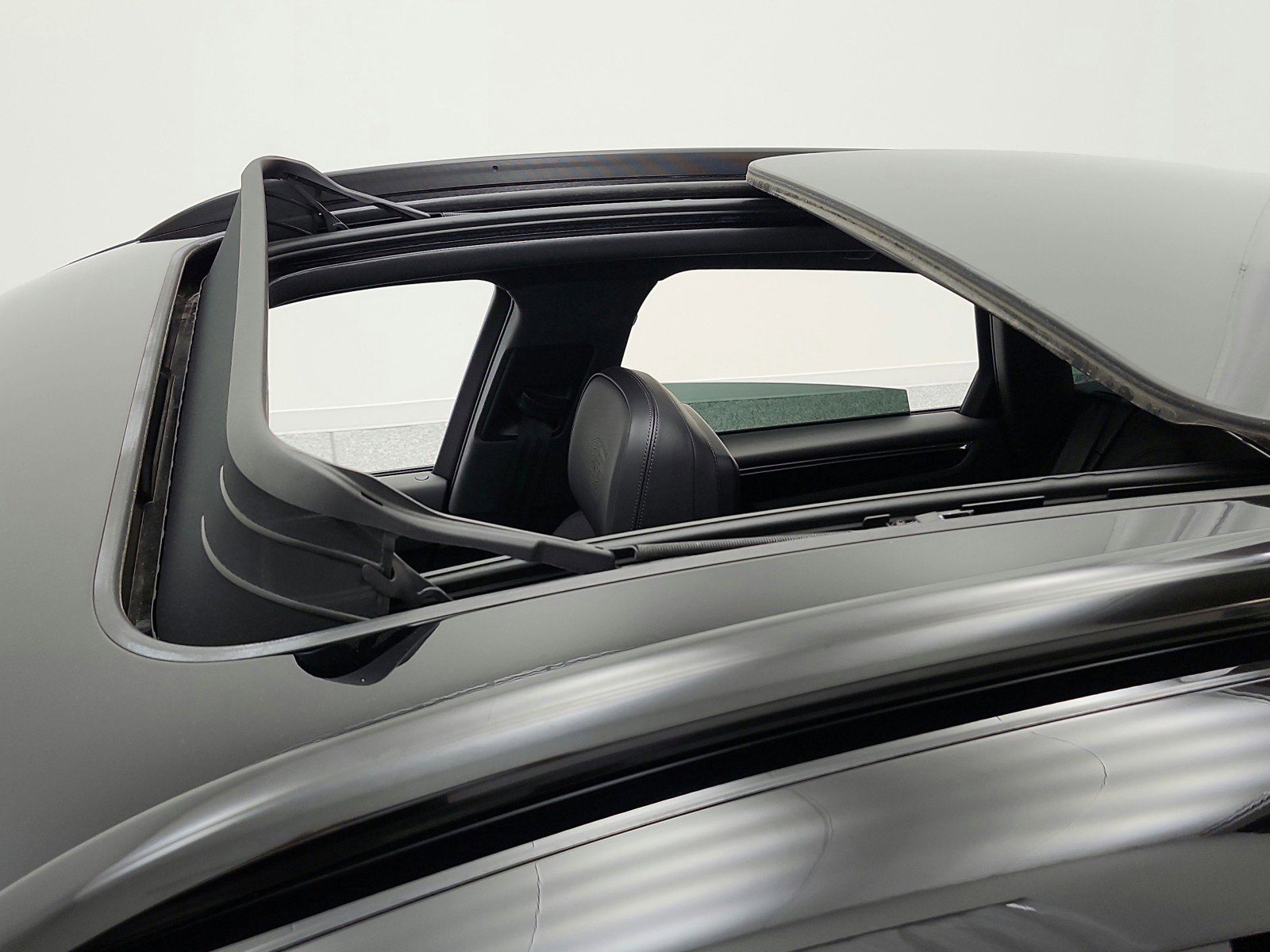 Used 2025 Porsche Macan S image 14