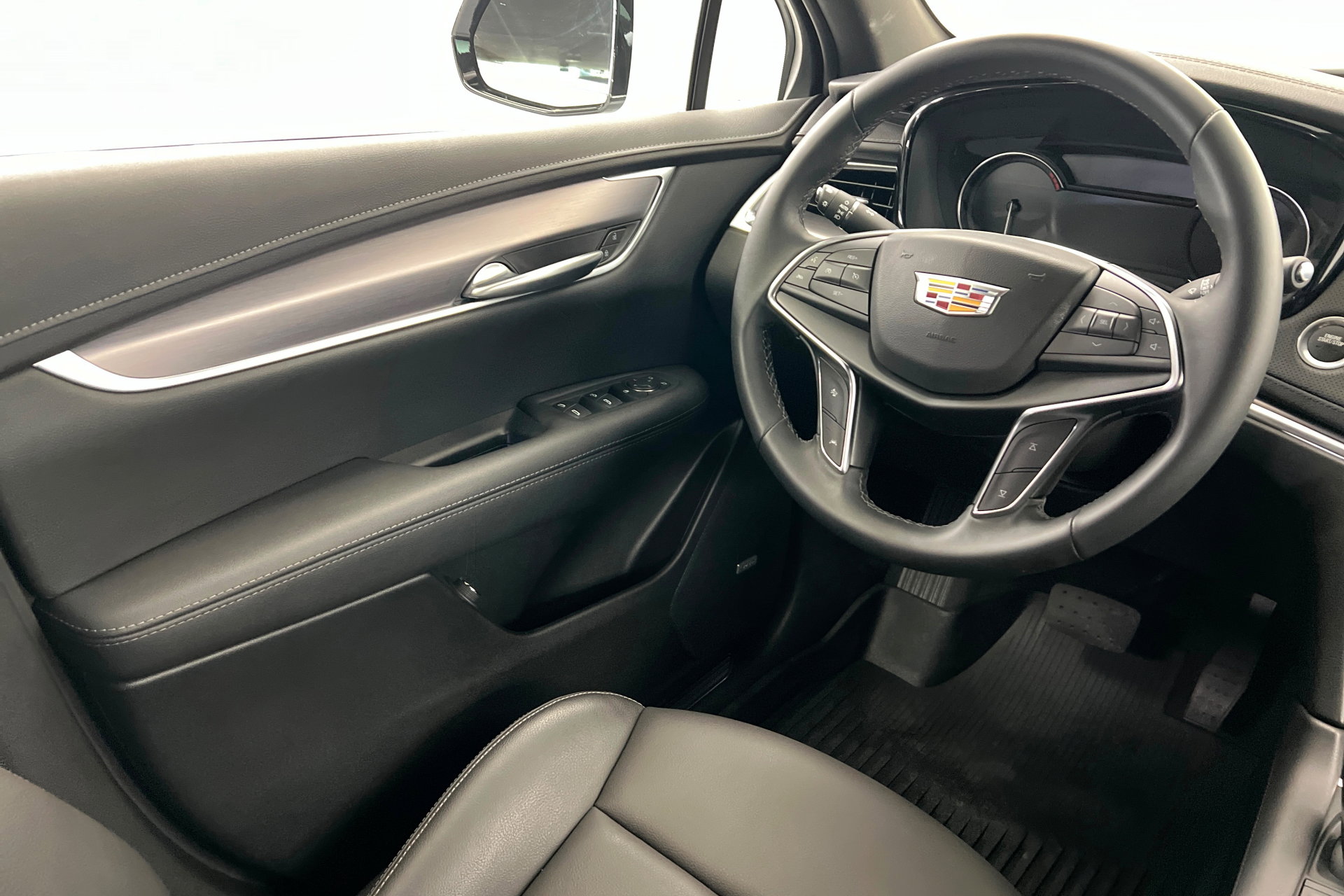 New 2025 Cadillac XT5 Luxury w/ LPO, Floor Liner Package image 12