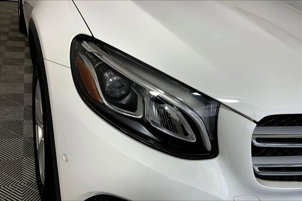 Used 2018 Mercedes-Benz GLC 300 4MATIC image 27