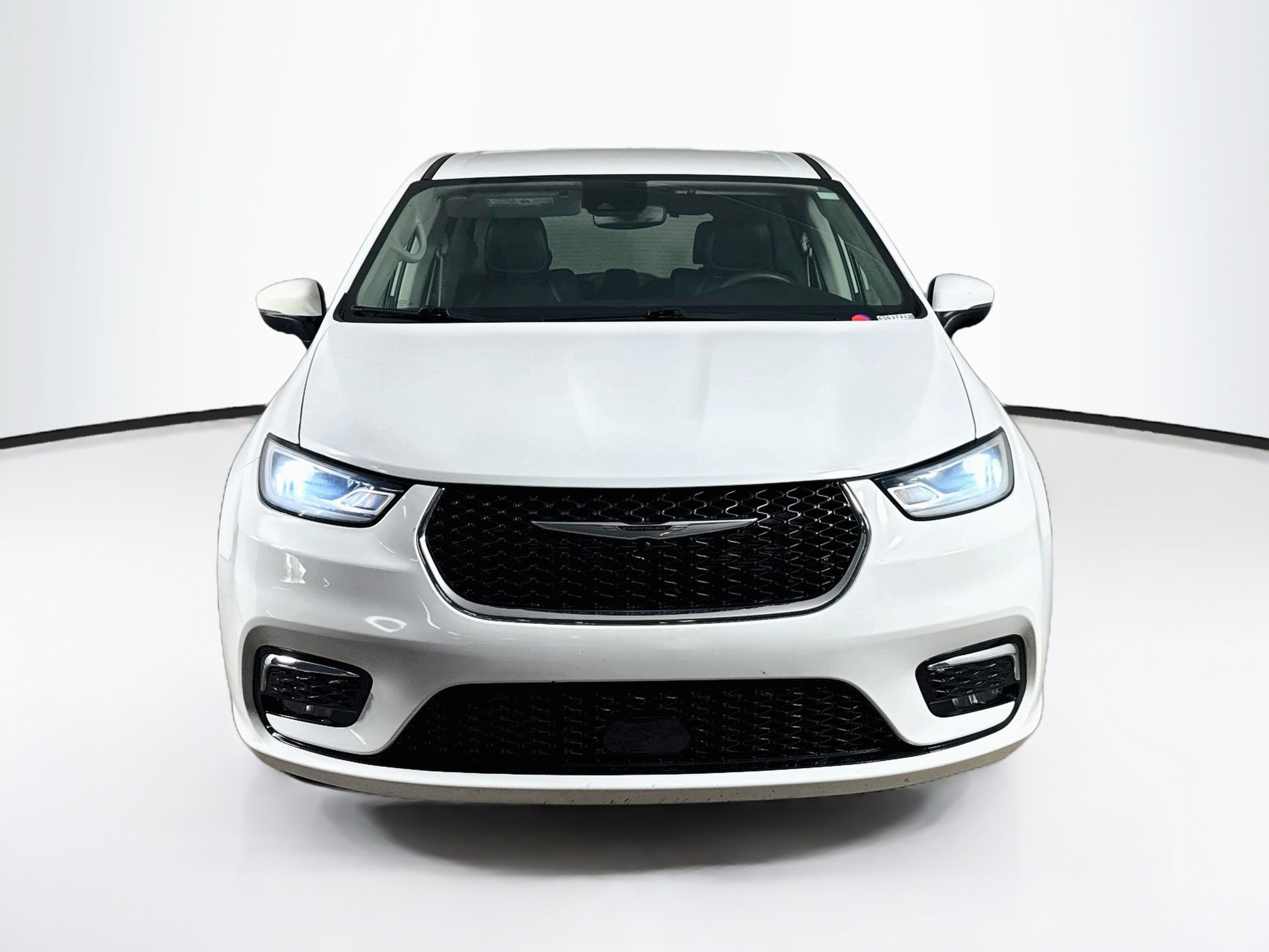 Used 2023 Chrysler Pacifica Touring-L FWD image 3