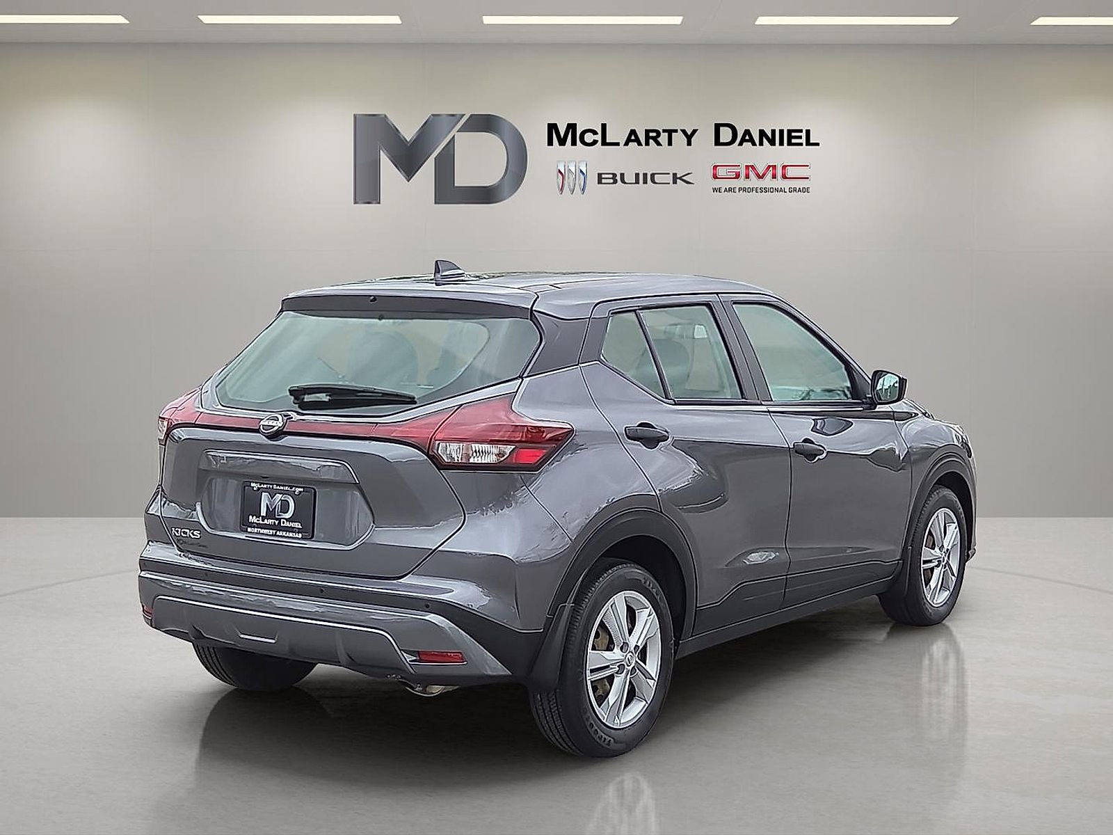 Used 2023 Nissan Kicks S FWD image 5