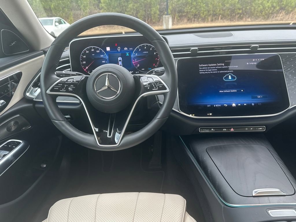 Used 2024 Mercedes-Benz E 350 4MATIC Sedan image 2