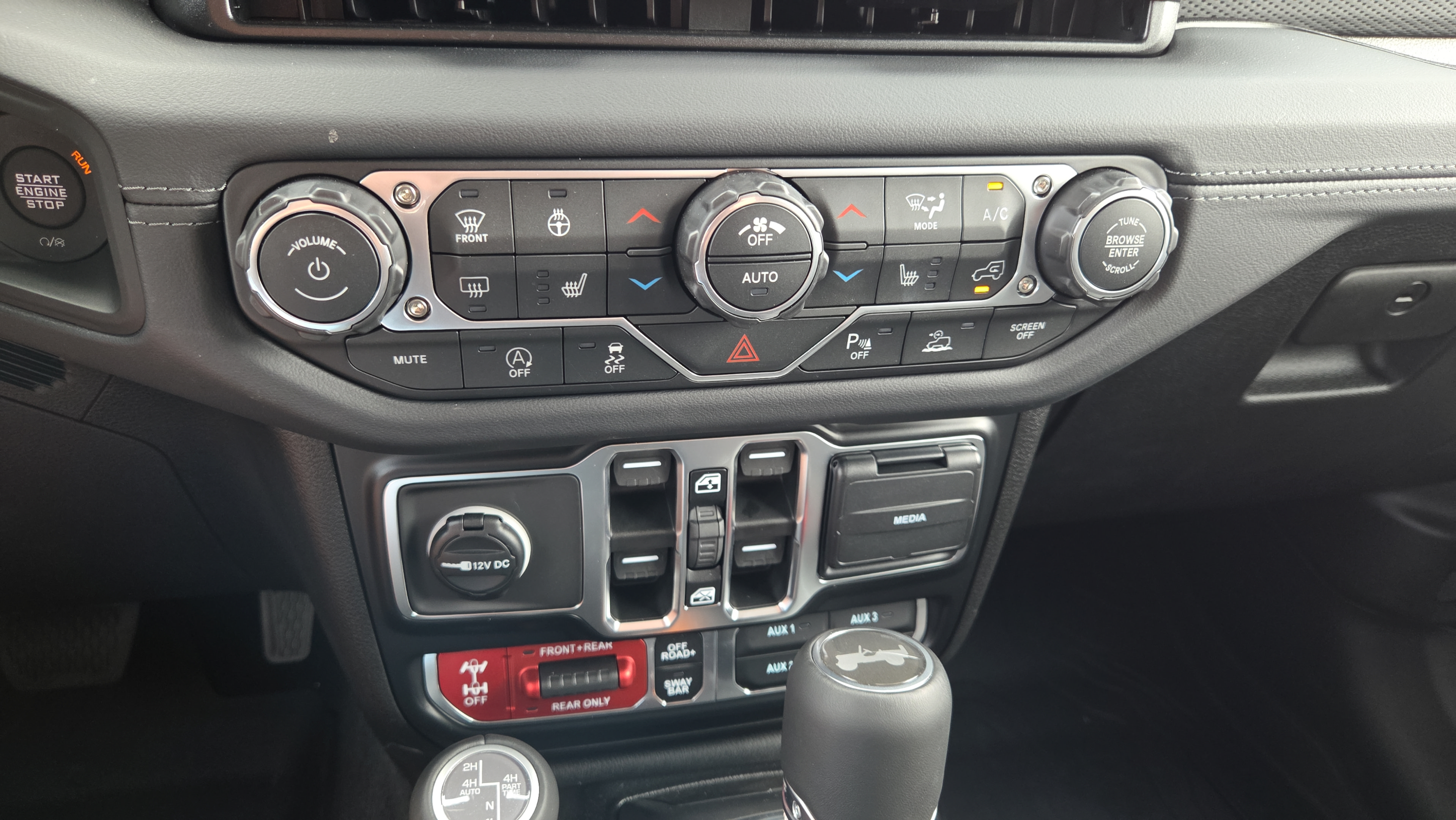 Used 2026 Jeep Wrangler Unlimited Rubicon AWD/4WD image 24