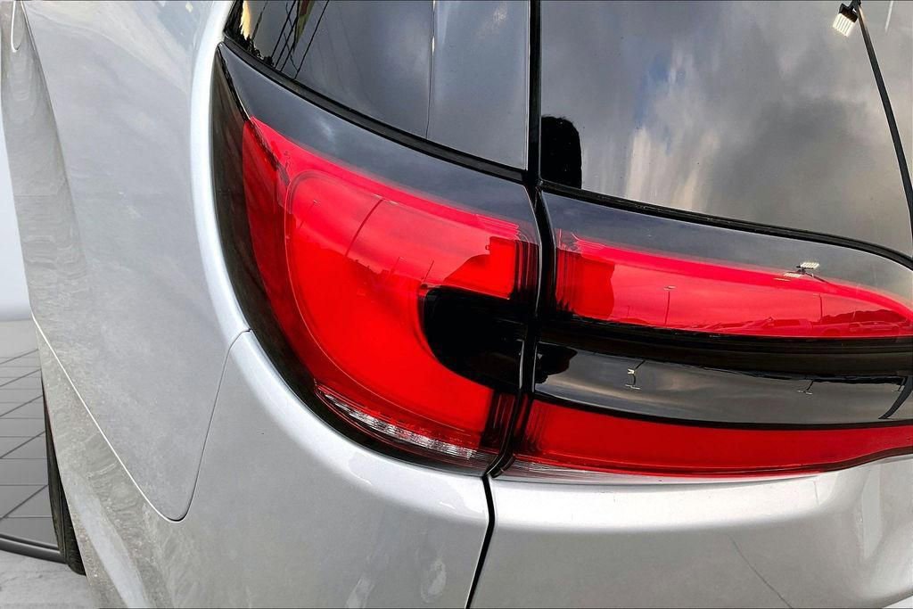 Used 2024 Chrysler Pacifica Touring-L image 31