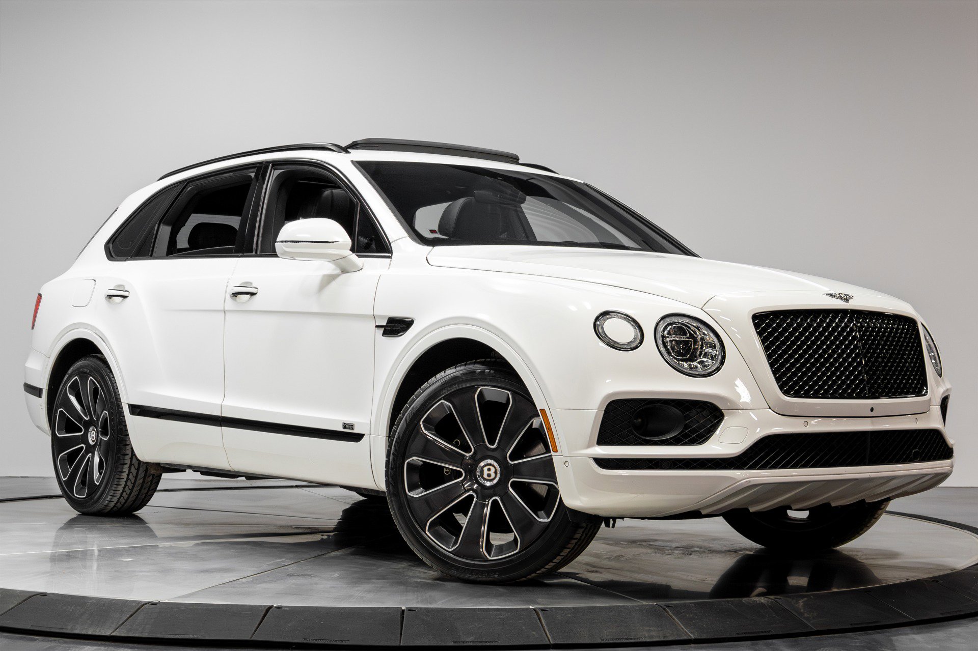 Used 2020 Bentley Bentayga Design Series image 44