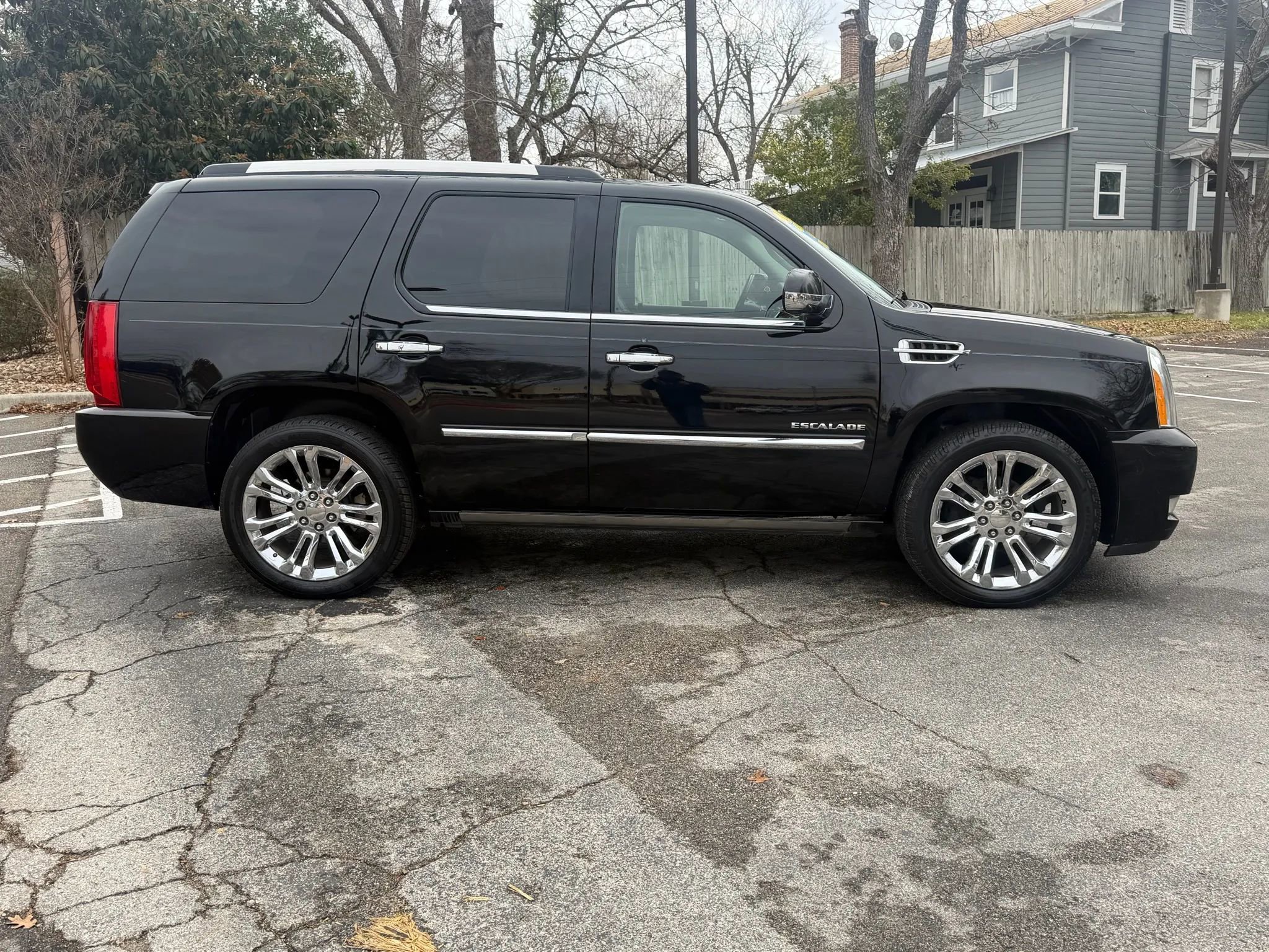 Used 2014 Cadillac Escalade Platinum image 4