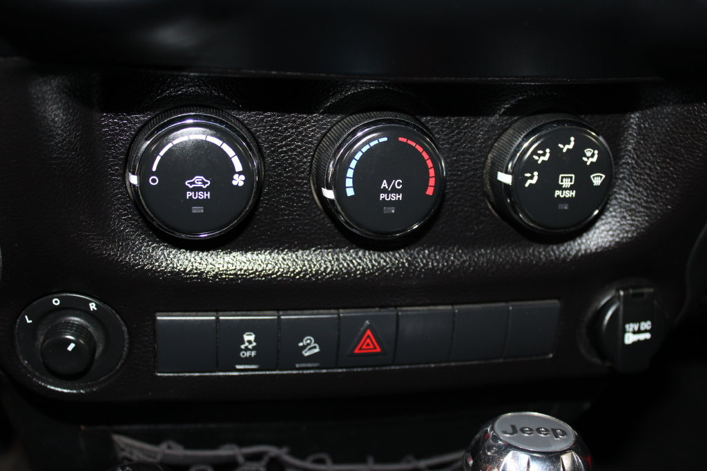 Used 2018 Jeep Wrangler Unlimited Sport S AWD/4WD image 39