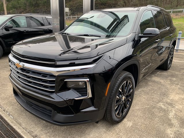 New 2026 Chevrolet Traverse LT w/ Sun and Wheel Package image 2