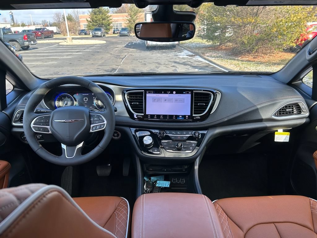 New 2025 Chrysler Pacifica Pinnacle w/ Trailer Tow Group AWD/4WD image 9