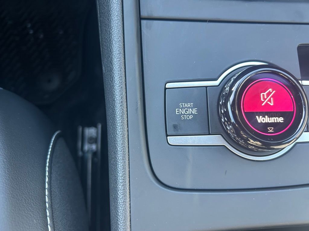 Certified 2025 Volkswagen Tiguan SE R-Line image 60