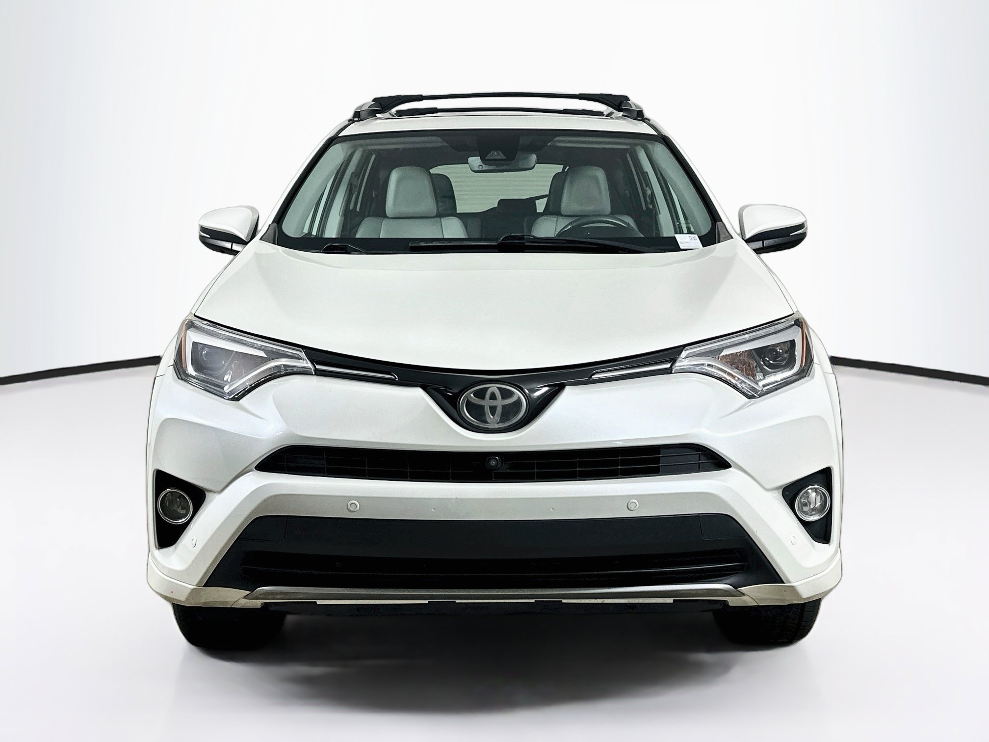 Used 2017 Toyota RAV4 Platinum FWD image 2