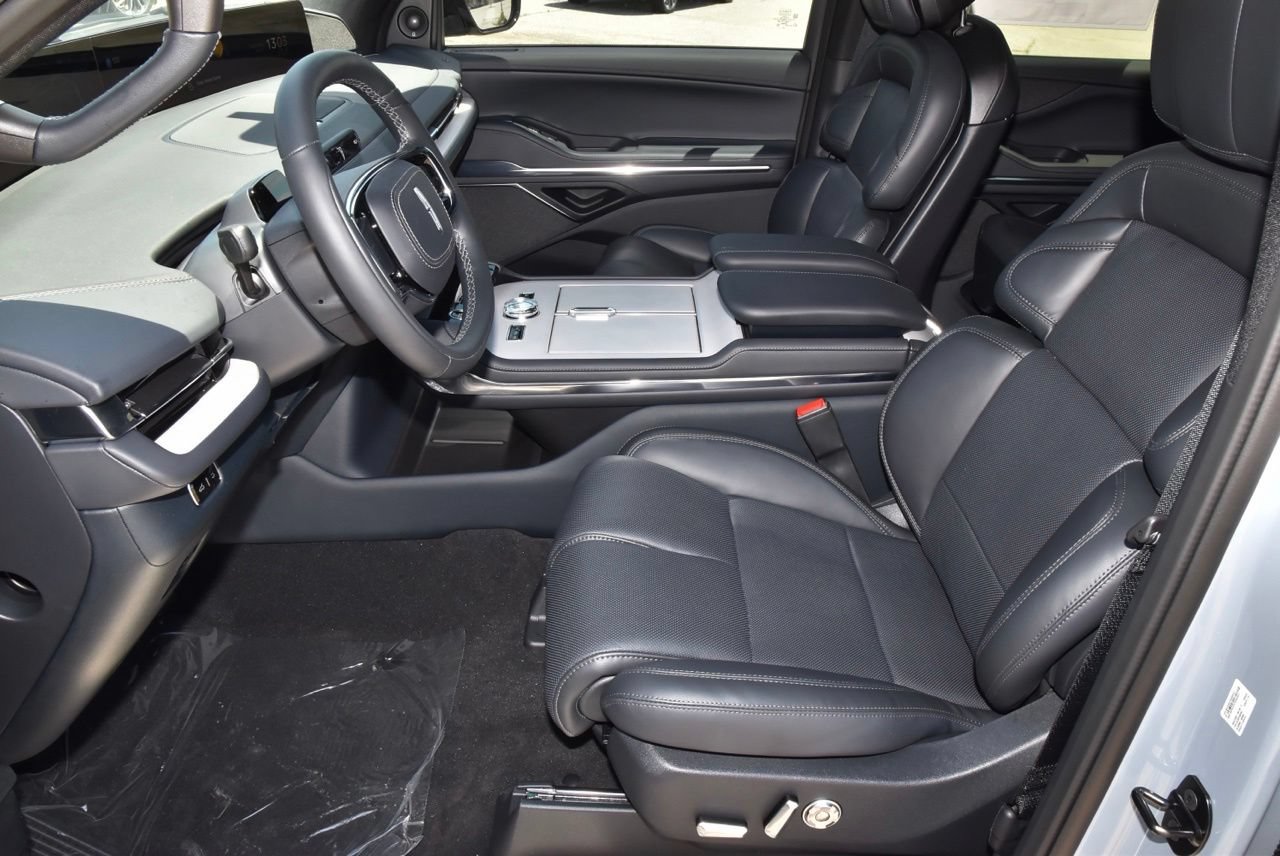New 2026 Lincoln Navigator Reserve w/ Jet Appearance Package AWD/4WD image 13