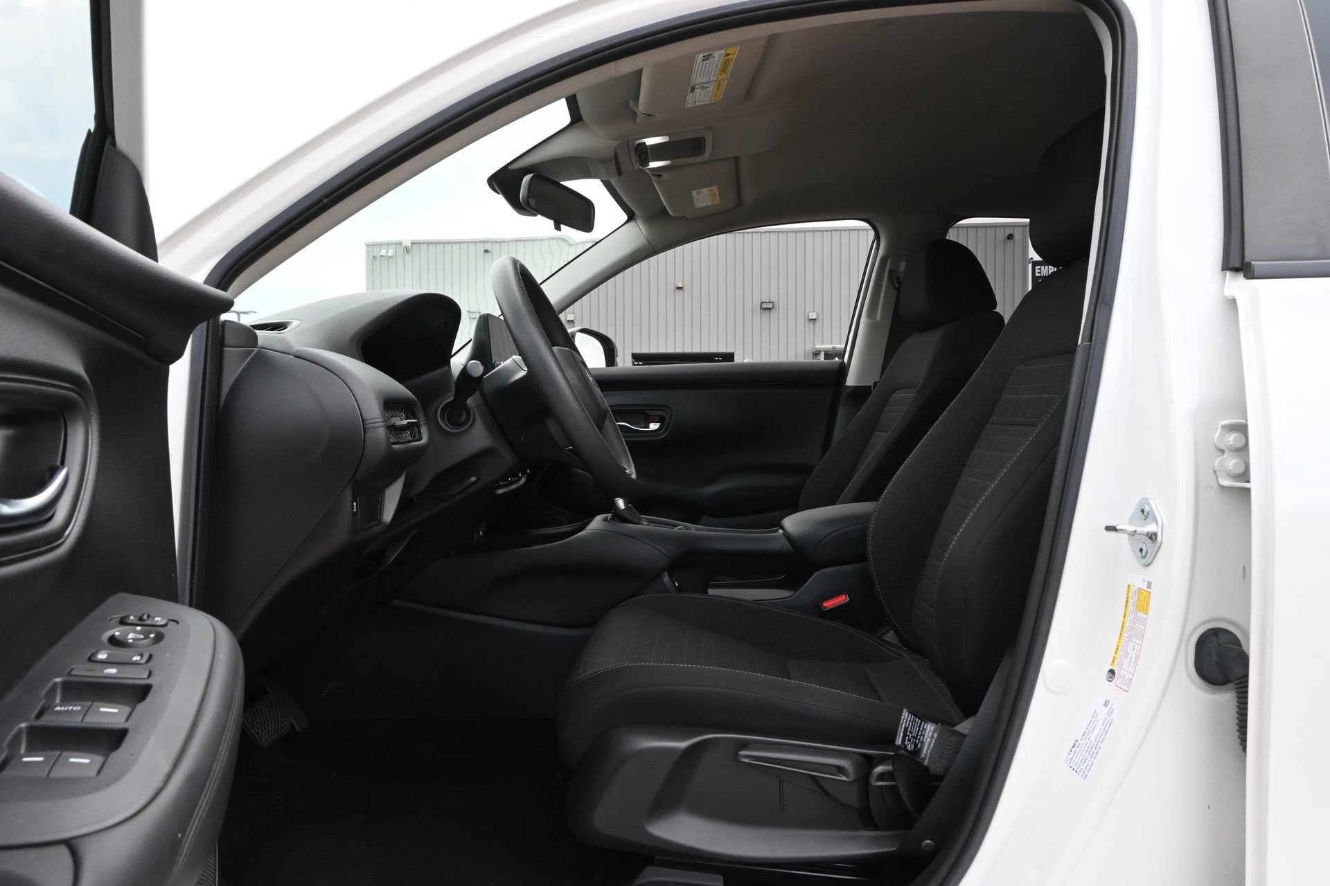 Used 2023 Honda HR-V LX image 15