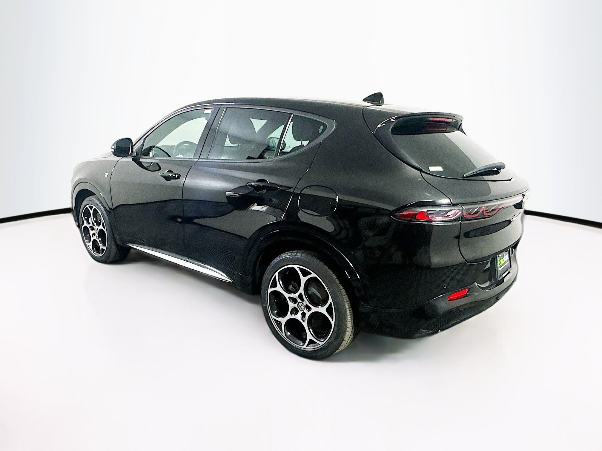 Used 2024 Alfa Romeo Tonale Ti w/ Premium Interior Package AWD/4WD image 5