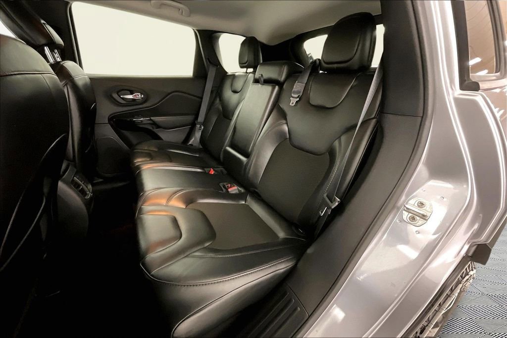 Used 2021 Jeep Cherokee Latitude Plus image 17