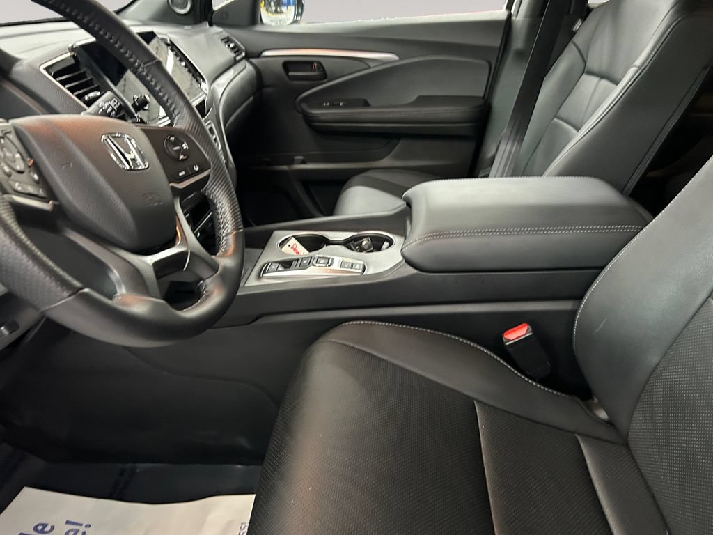 Certified 2025 Honda Passport EX-L image 9